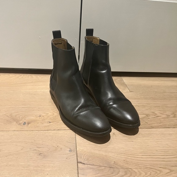 Everlane Leather Chelsea Boots - Picture 9 of 10